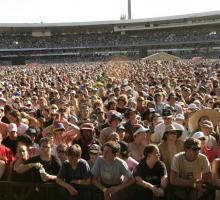 Crowd scene at the Wave Aid relief concert for victims of the 2004 Boxing Day tsunami, Sydney Cricket Ground, 2005, [2] [picture] / Greg Power 