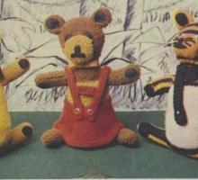 Image from article in Australian Women's Weekly Wed 12 December 1973 page 33 showing three knitted toys - a lion, teddy bear and tiger